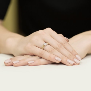 Pierścionek z Brylantami 0,08ct z białego złota próby 585. W-353B
